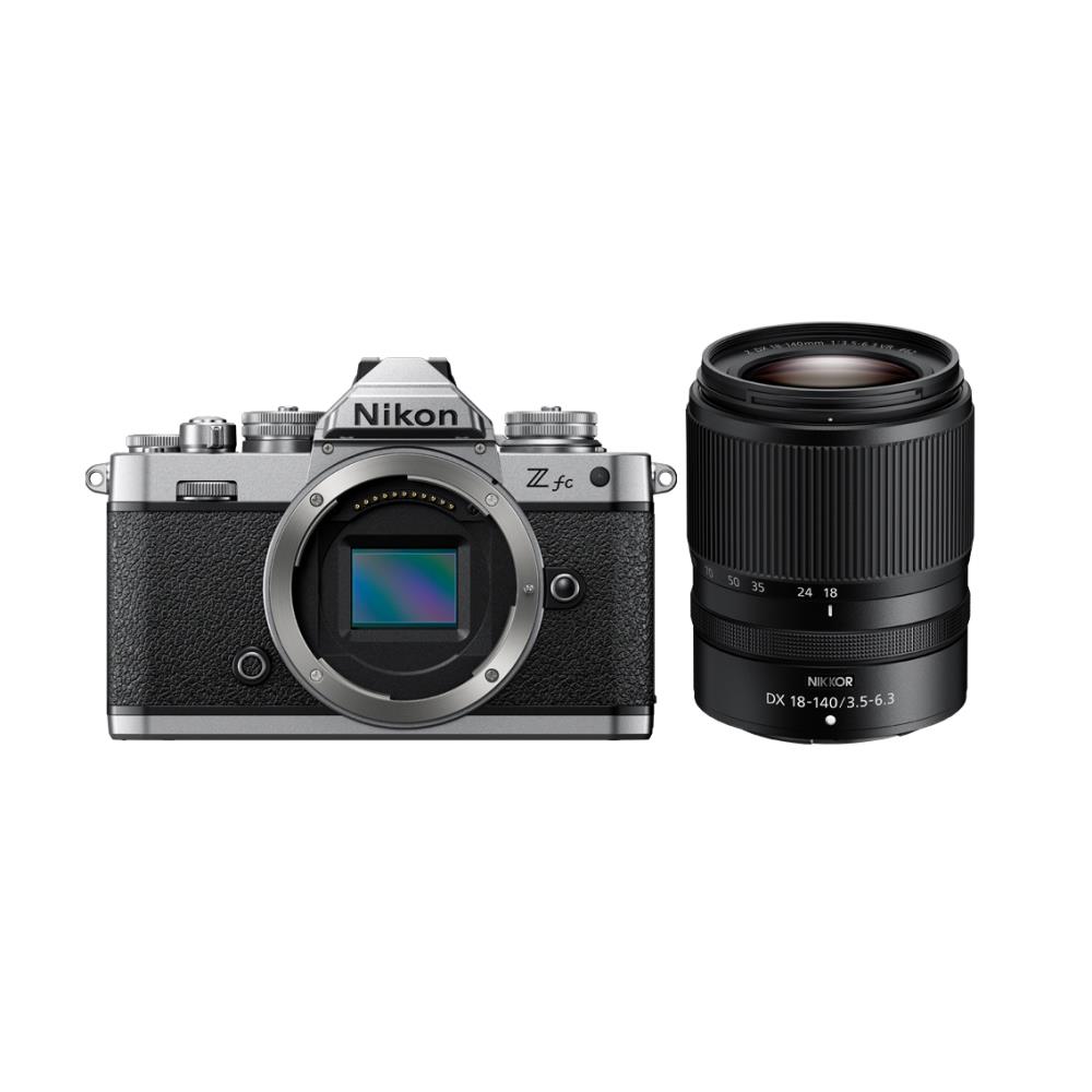 Nikon Z fc   Scheda SD 64GB 800x   Z DX 18-140mm f/3.5-6.3 VR - Silver