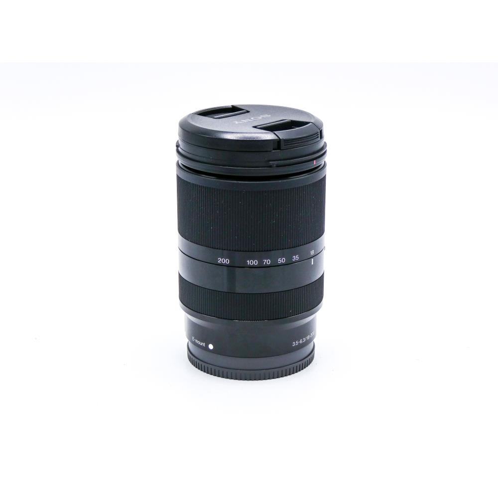 Sony E 18-200mm f/3.5-6.3 OSS