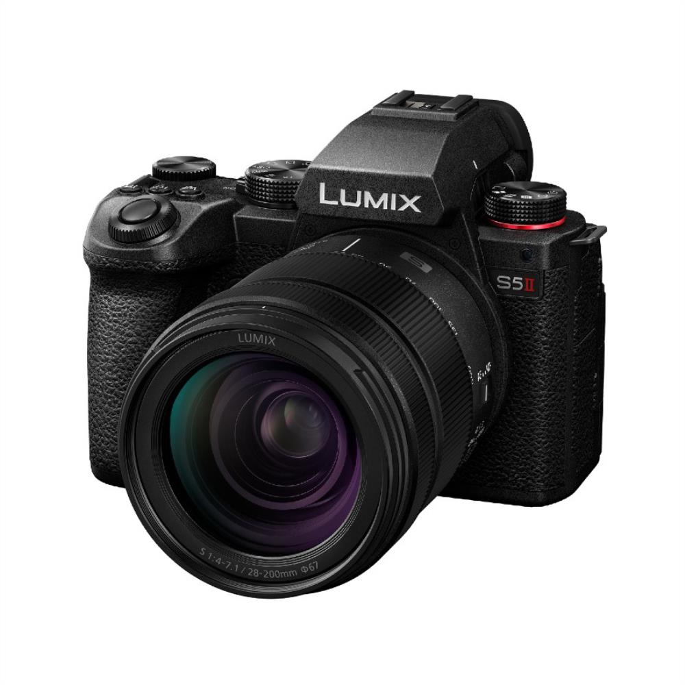 Panasonic S5 II   Lumix S 28-200mm f/4-7.1 Macro OIS