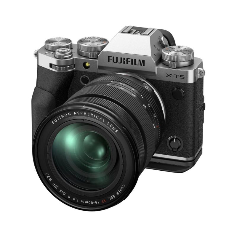 Fujifilm X-T5 + XF 16-80mm f/4 R OIS WR – Silver