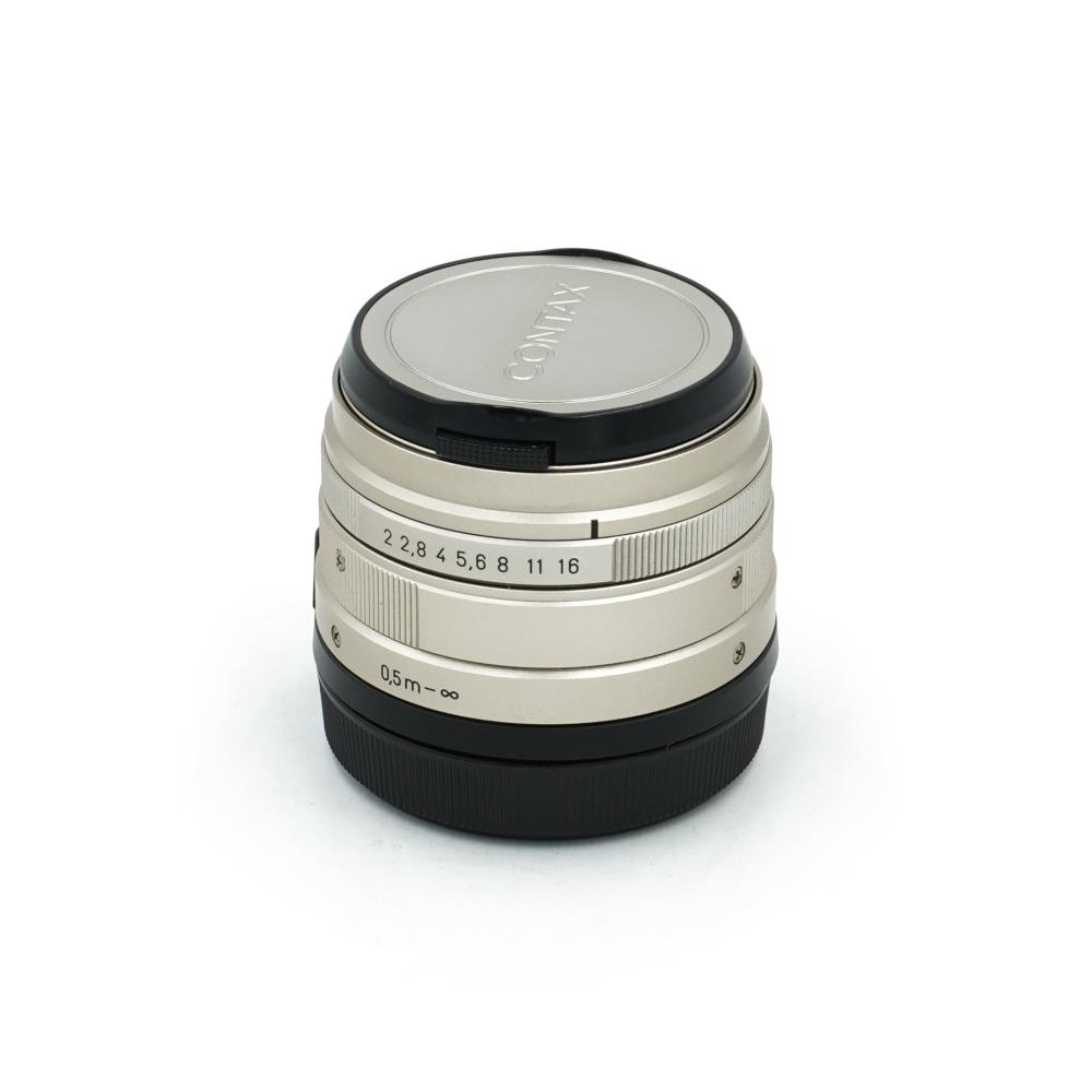 Zeiss Planar T* 45mm f/2 (Contax G)