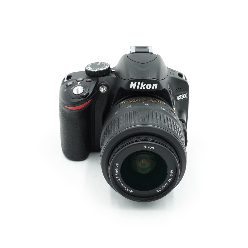 Nikon D3200   AF-S DX 18-55mm f/3.5-5.6 G VR