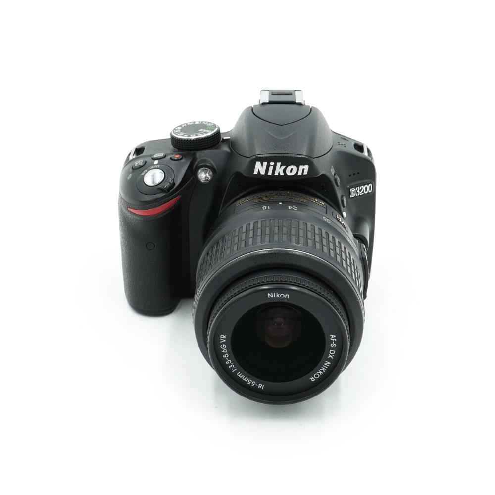 Nikon D3200   AF-S DX 18-55mm f/3.5-5.6 G VR
