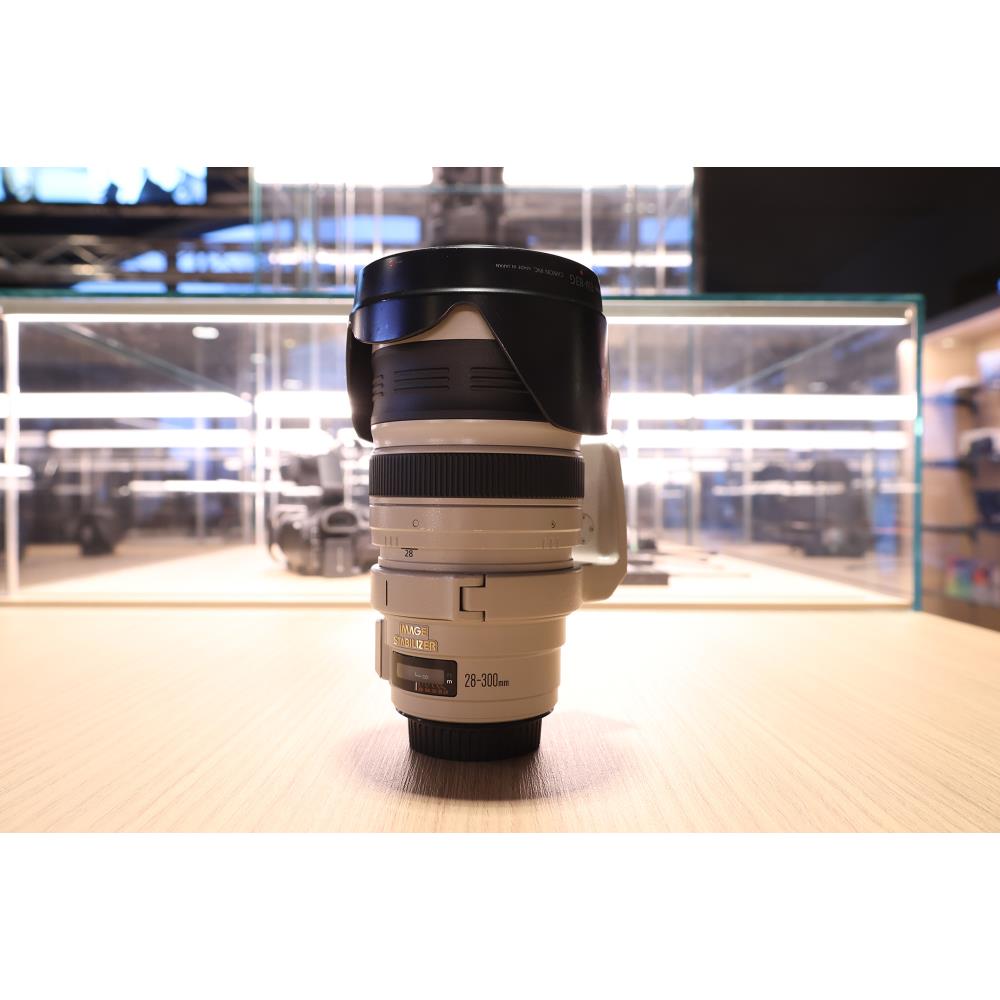 Canon EF 28-300mm f/3.5-5.6 L IS USM