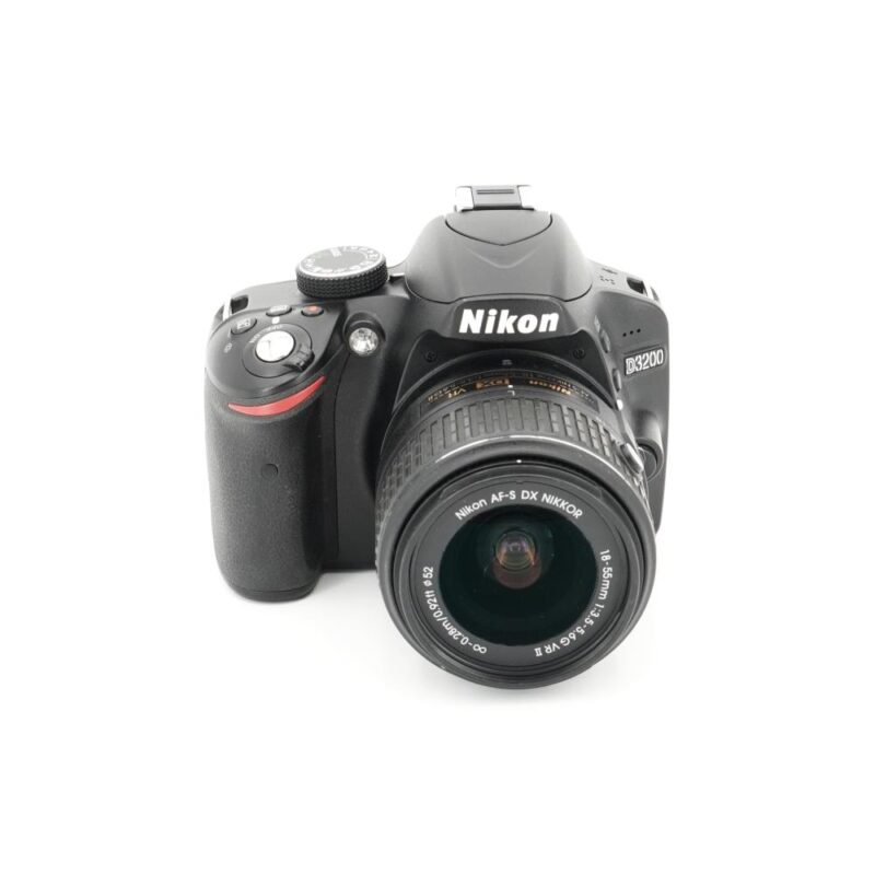 Nikon D3200 + AF-S DX 18-55mm f/3.5-5.6 G VR