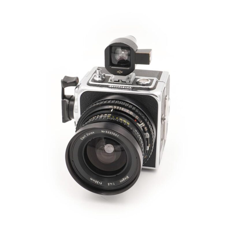 Hasselblad SWC + Biogon 38mm f/4.5 + Magazzino A24 + Mirino